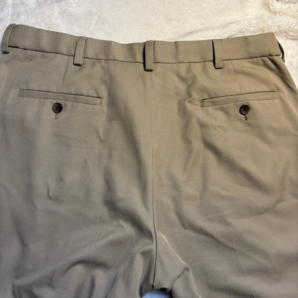 Haggar Men's Chinos 36 x 32 Khaki Lightweight Classic Fit Cool 18 Pro - Picture 6 of 10